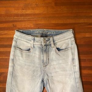 AMERICAN EAGLE HIGH-WAISTED JEANS